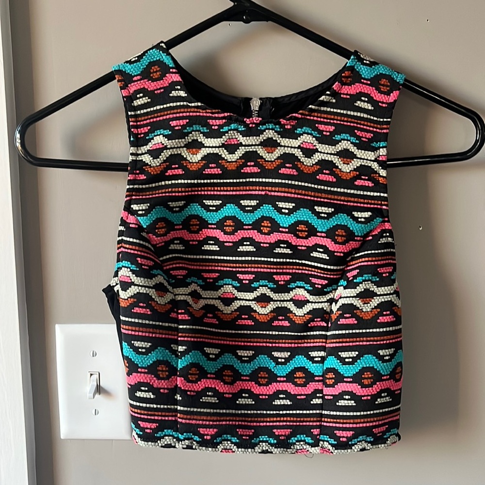 Cute crop top shirt.